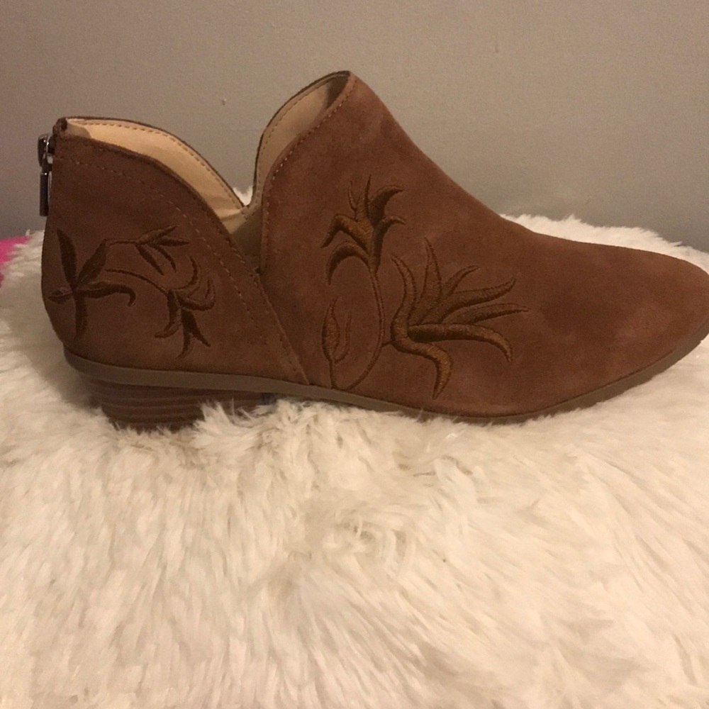 Kenneth Cole REACTION woman’s side gig (New)